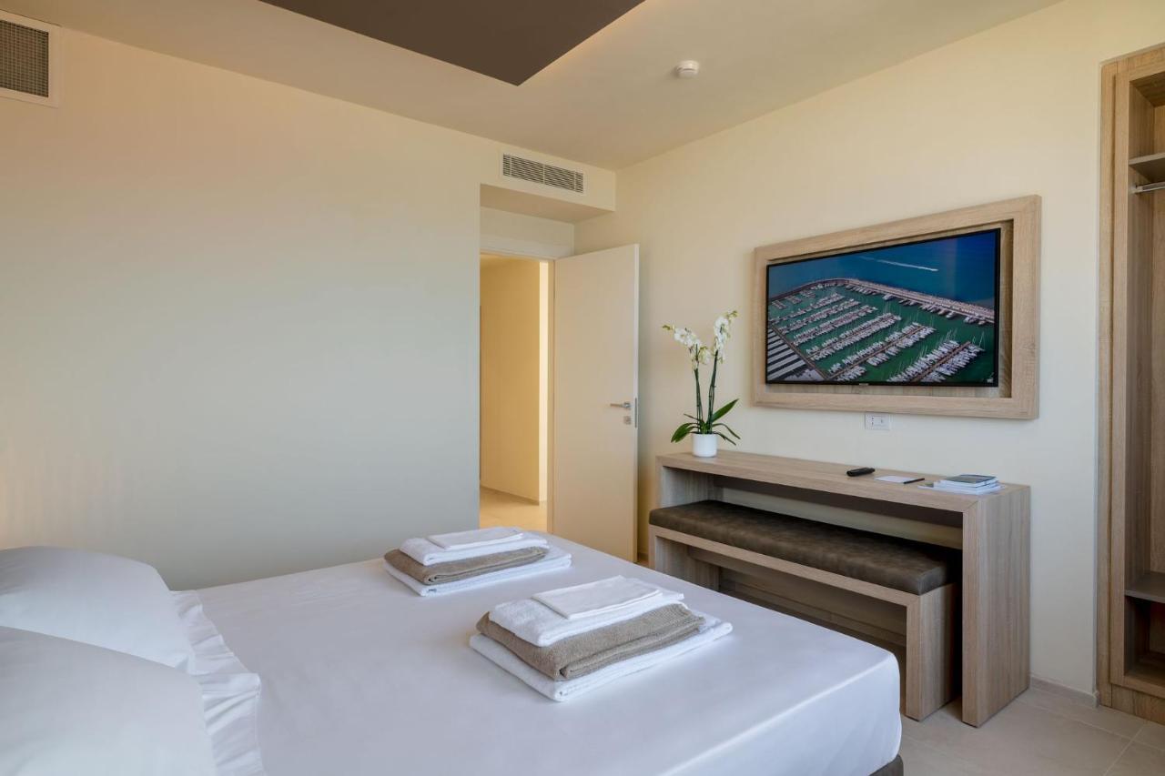 Palace Lido Hotel & Suites Marina di Cecina Bagian luar foto